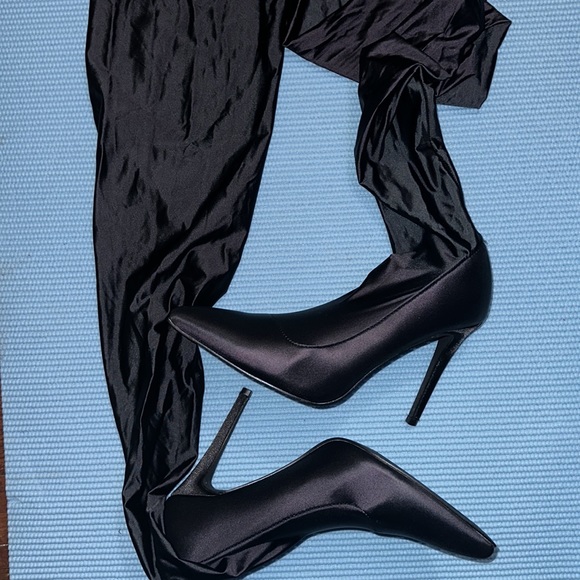 Point toe stiletto heeledsock boots - Picture 5 of 9